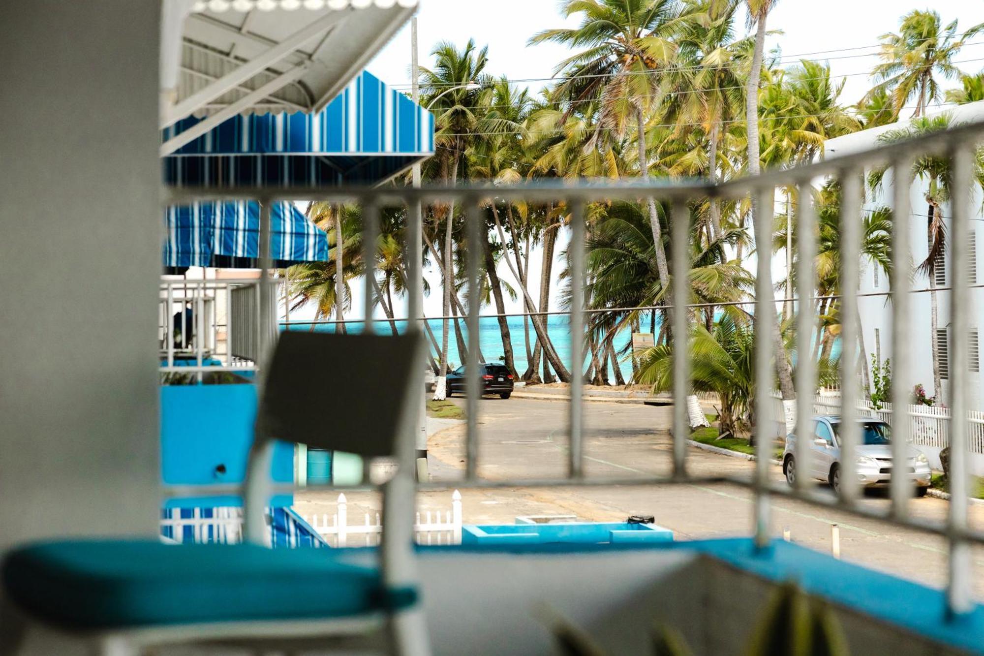Oceanview Apartment Steps To The Beach Luquillo Exterior photo