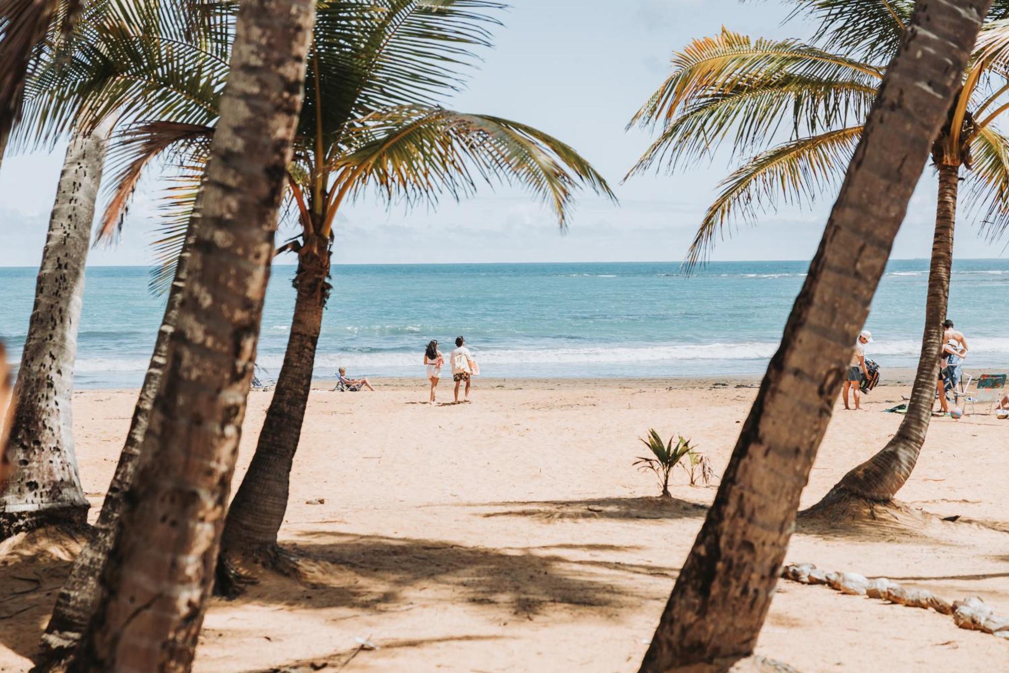 Oceanview Apartment Steps To The Beach Luquillo Exterior photo