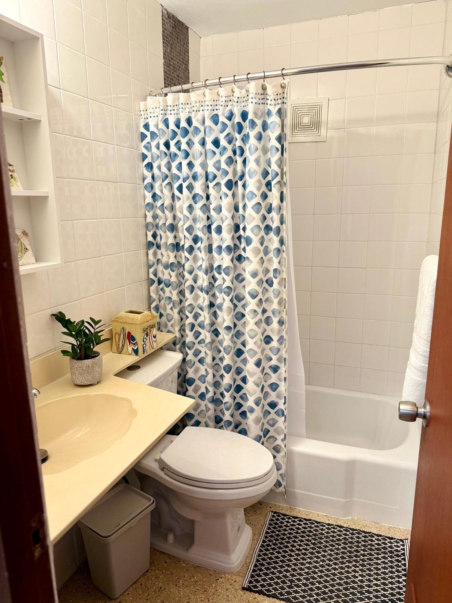 Oceanview Apartment Steps To The Beach Luquillo Exterior photo